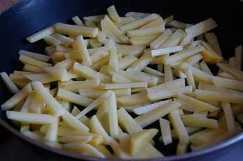 Картофель жареный с грибами: рецепт с пошаговым фото