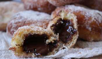 Бельгийские пончики с шоколадной начинкой