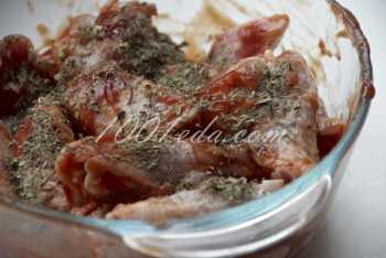 Куриные крылышки в томатном соусе с базиликом: рецепт с пошаговым фото