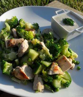 Куриный салат с брокколи