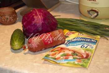 Салат из краснокочанной капусты с огурцом и колбасой: рецепт с пошаговым фото