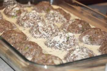Тефтели из гречки под сырно-сметанным соусом: рецепт с пошаговым фото