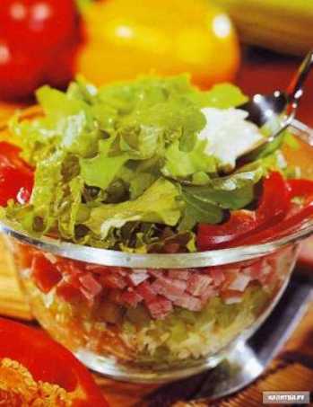 Салат из зеленого салата и ветчины &#171;К ужину&#187;